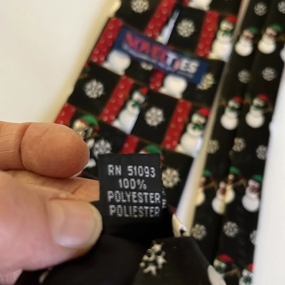 Hallmark Novelties men’s Christmas tie. Decorated with snowmen and Snowflakes.